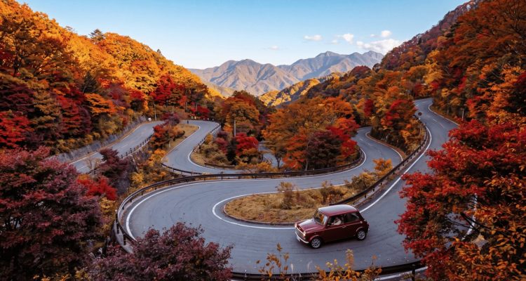 ミニと紅葉と日光いろは坂